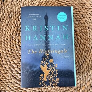 The Nightingale by Kristin Hannah Book